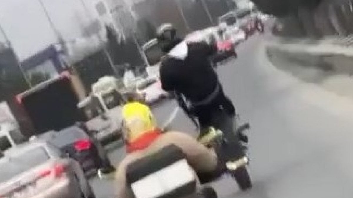 Bahçelievler’de motosikletlinin tehlikeli yolculuğu kamerada