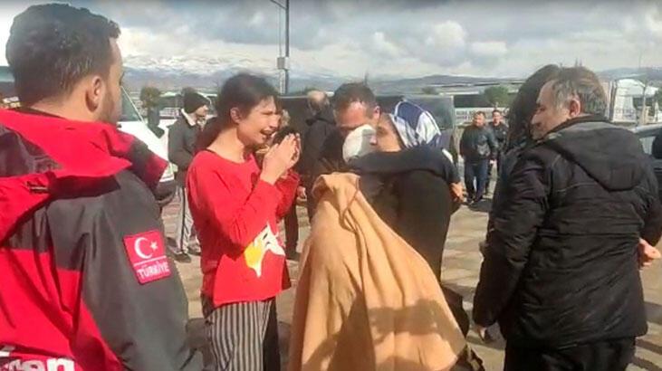 Depremin kalbinde 34 saat sonra ağlatan buluşma