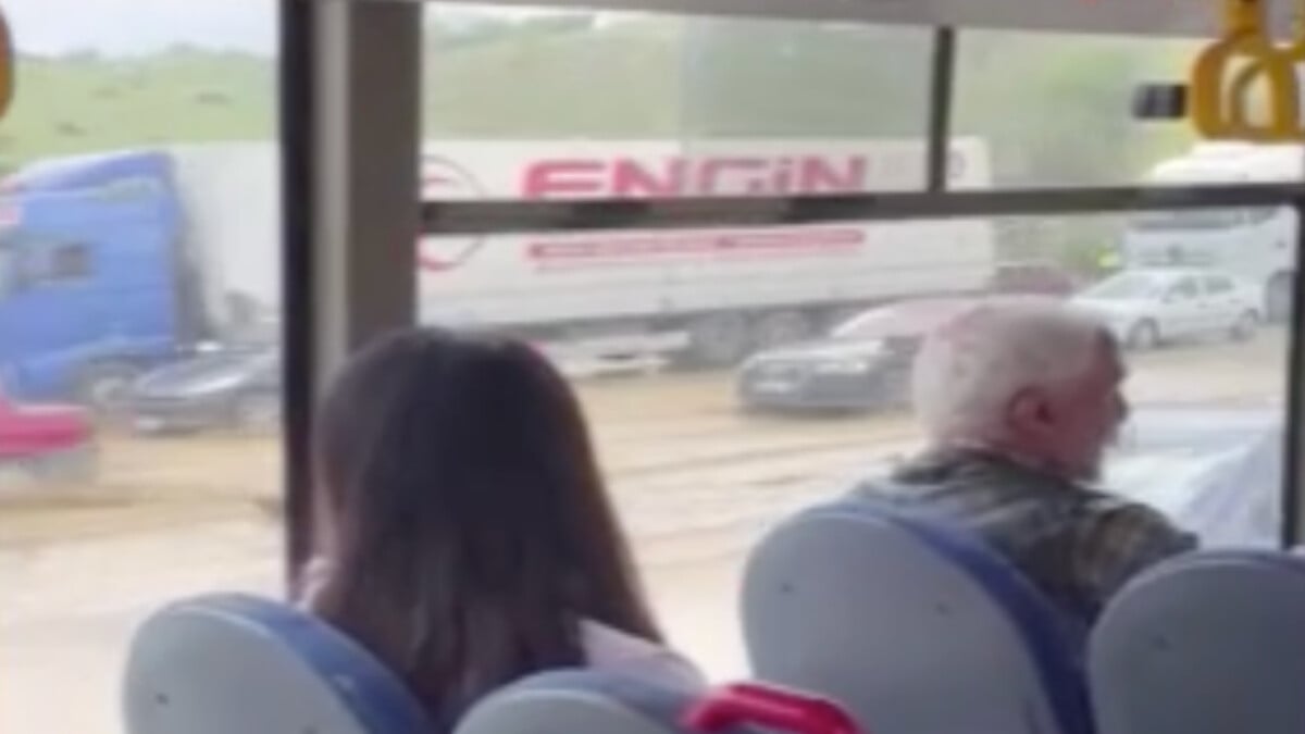 Ankara’da sağanak yağış sonrasında yollar tahrip oldu