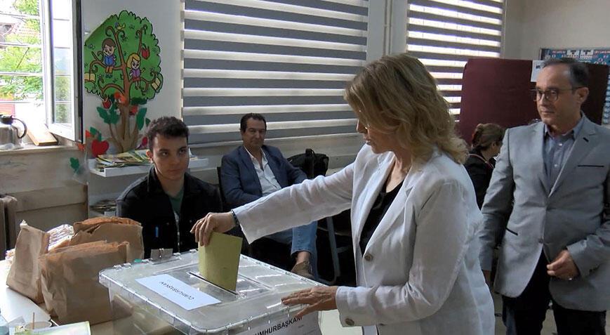 Eski Başbakan Tansu Çiller oyunu kullandı