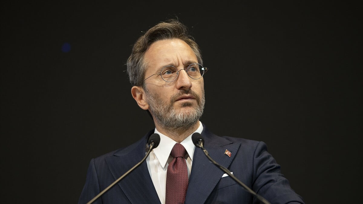 Fahrettin Altun’dan Charlie Hebdo skandalına çok sert tepki: Bizi yolumuzdan döndüremezsiniz