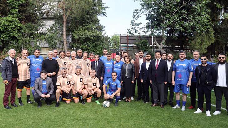 Galatasaray veteranları ile Azerbaycanlı spor yazarları dostluk maçında karşılaştı