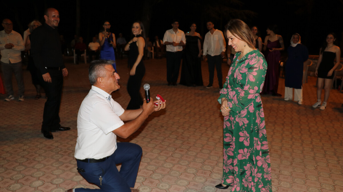 Amasya’da karısına 18 yıl sonra evlenme teklifi yaptı