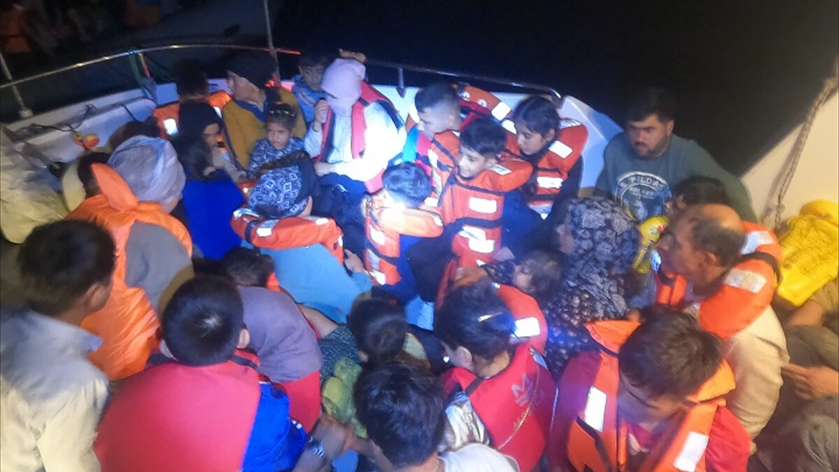 Çanakkale açıklarında 57 göçmen yakalandı