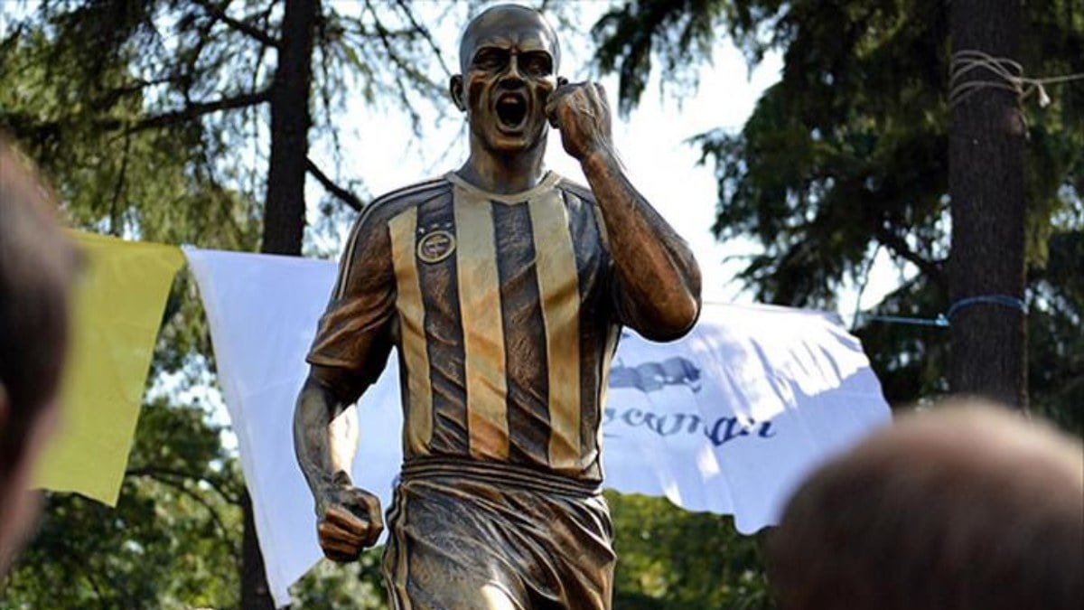 Fenerbahçe heykellerini Şükrü Saraçoğlu’na taşıyacak