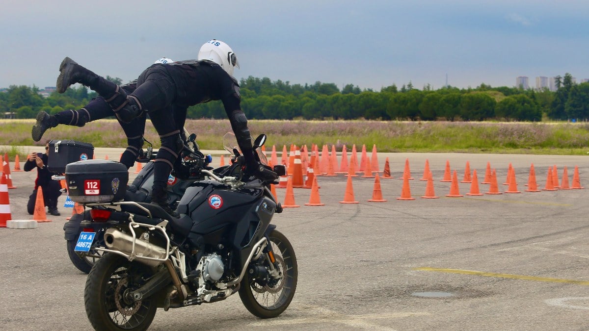 Bursa’da 69 yunus polisi eğitimini tamamladı: Motosiklet üzerinde nefes kestiler