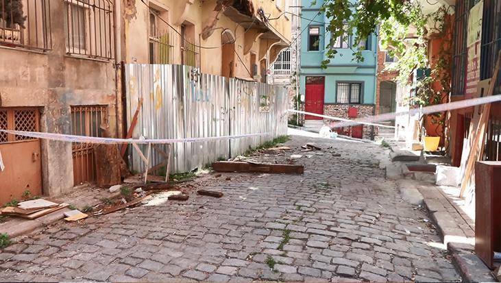 İstanbul’da balkon çöktü