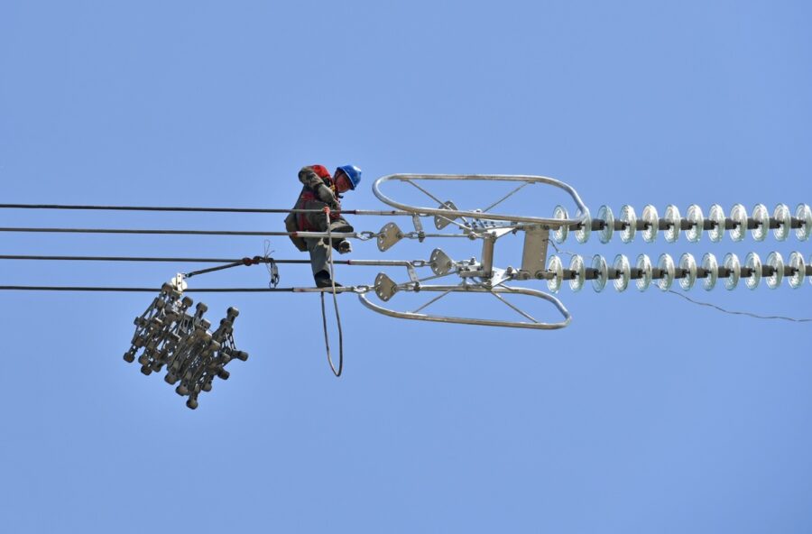 Çin’in ilk entegre UHV yenilenebilir enerji hattı tamamlandı