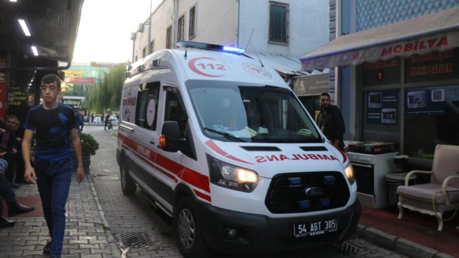 Sakarya’da marketten ürün çalmaya çalışan şahıs kaçarken yaralandı