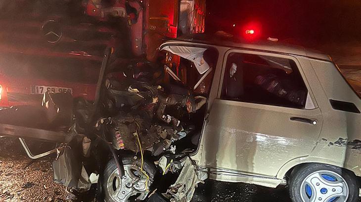 Kahramanmaraş’ta TIR ile otomobil kafa kafaya çarpıştı!